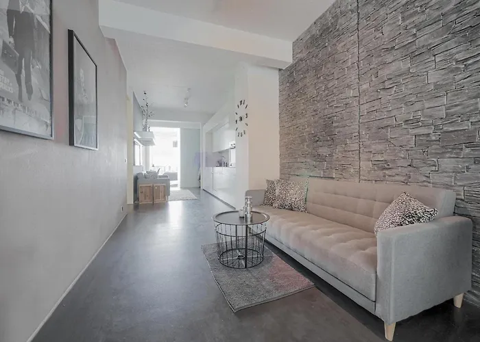 High-end With Rooftop Terrace And Gym